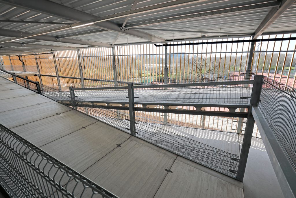 NAF 9665 CARPARKS UITHOF resized 1