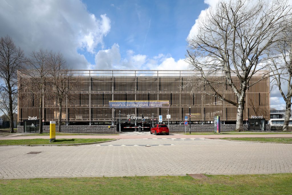 NAF 9969 CARPARKS UITHOF resized